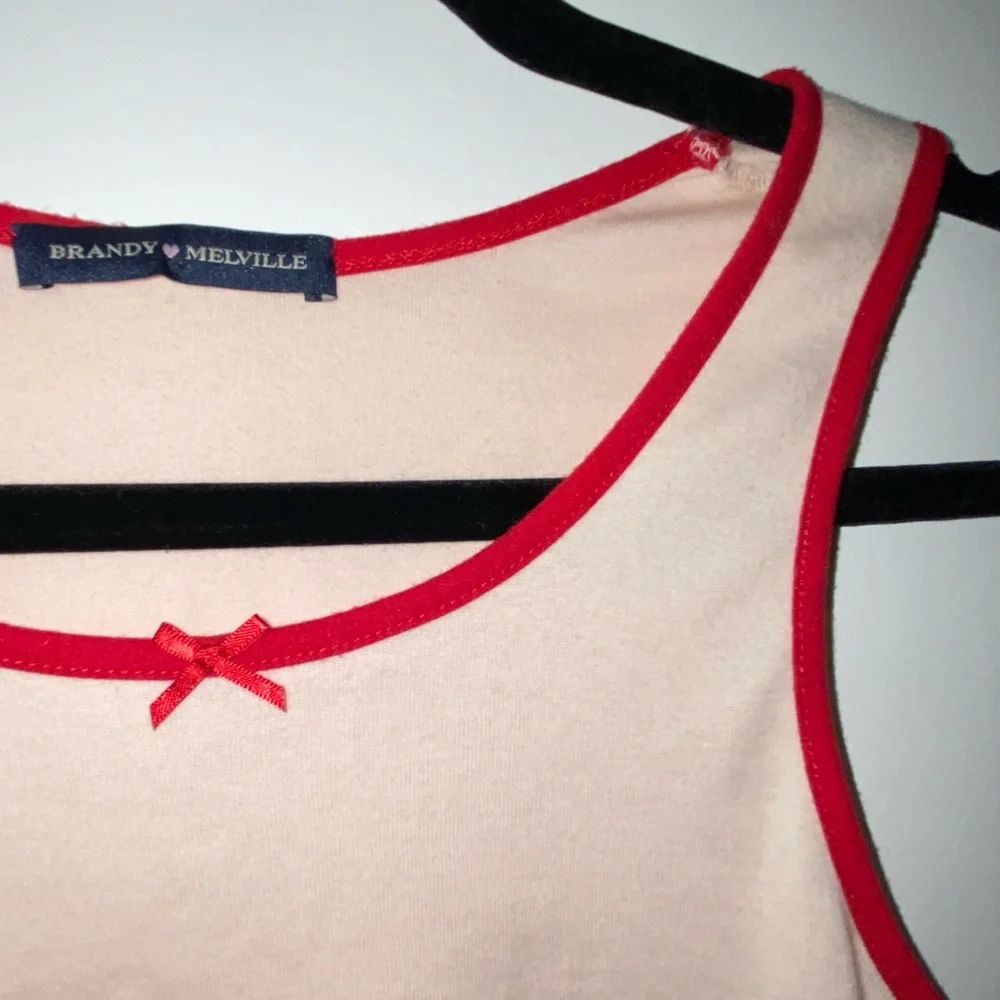 Brandy melville rare pink tank top - Picture 3 of 4